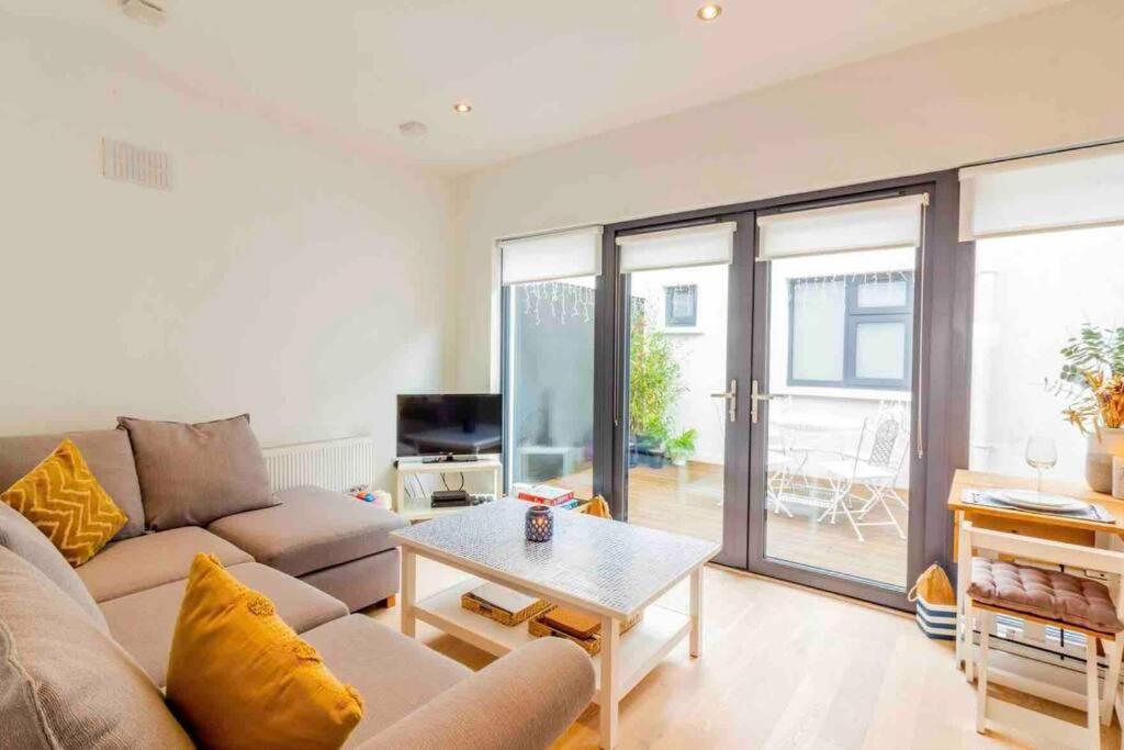בלאקרוק Newly Refurbished Traditional Cottage Blackrock מראה חיצוני תמונה